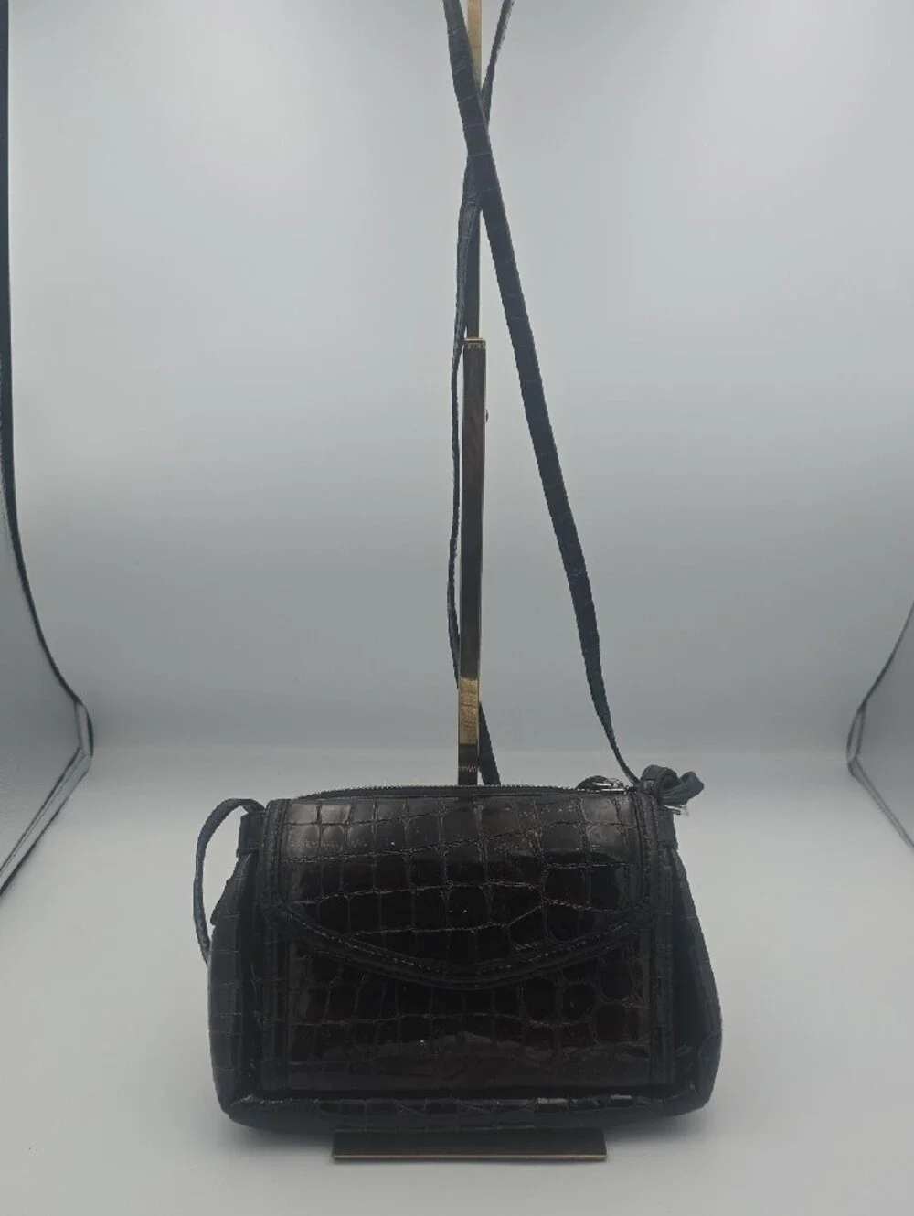 Brighton Black/Dark Brown Croc-Embossed Crossbody W/ Heart Accent/Silver (EUC)🩶